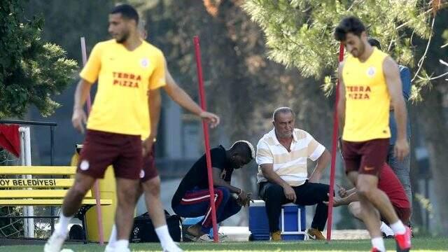 Fatih Terim'den takımdan ayrılan Onyekuru'ya: Seni özleyeceğim evlat Fatih Terim'den takımdan ayrılan Onyekuru'ya: Seni özleyeceğim evlat