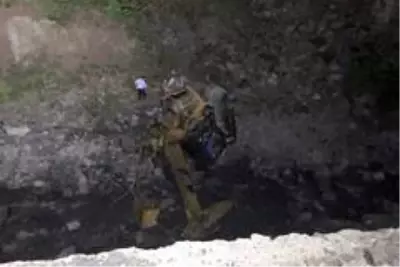 Gümüşhane'de yol çalışması yapan ekibin üzerine heyelan düştü: 2 ölü Gümüşhane'de yol çalışması yapan ekibin üzerine heyelan düştü: 2 ölü
