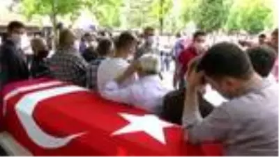 Havai fişek fabrikasındaki patlamada hayatını kaybeden 2 kişinin cenazeleri defnedildi Havai fişek fabrikasındaki patlamada hayatını kaybeden 2 kişinin cenazeleri defnedildi