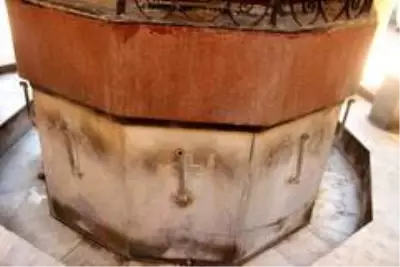 İzmir'de tarihi caminin musluklarının çalınma anı kamerada İzmir'de tarihi caminin musluklarının çalınma anı kamerada