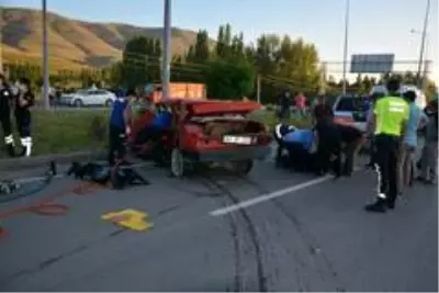 Kazada parçalanan Tofaş'ın içerisindeki 2 kişi hayatını kaybetti
