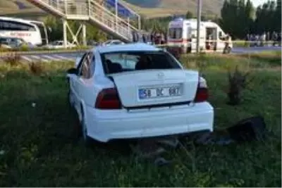 Kazada parçalanan Tofaş'ın içerisindeki 2 kişi hayatını kaybetti Kazada parçalanan Tofaş'ın içerisindeki 2 kişi hayatını kaybetti