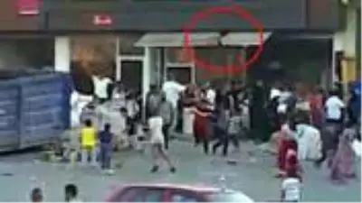 Komşu iki ailenin kavgasında ortalık savaş alanına döndü