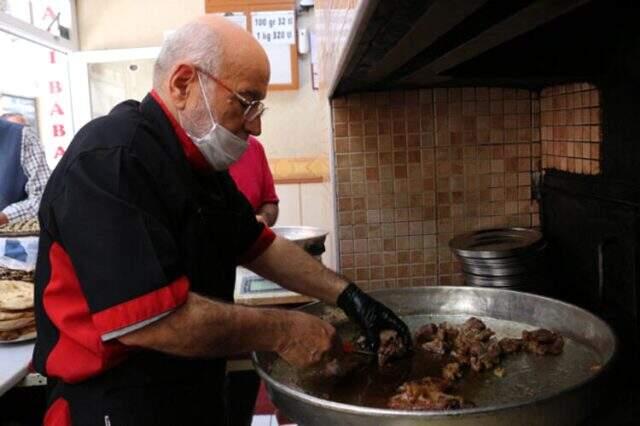 Konya'da üç kuşaktır 'Fırın Kebabı' pişiriyorlar