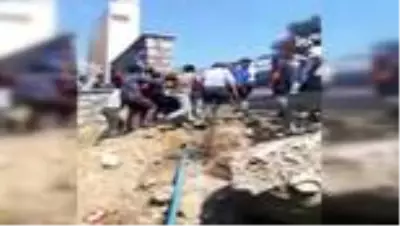 Mardin'de beton mikseri şarampole yuvarlandı: 1 yaralı Mardin'de beton mikseri şarampole yuvarlandı: 1 yaralı