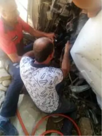 Mardin'de beton mikseri şarampole yuvarlandı: 1 yaralı Mardin'de beton mikseri şarampole yuvarlandı: 1 yaralı