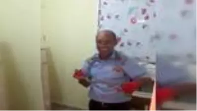 Mardin'in 'yılan terbiyecisi' iş başında Mardin'in 'yılan terbiyecisi' iş başında