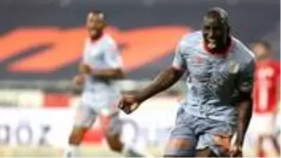 Medipol Başakşehir, deplasmanda Antalyaspor'u 2-0 mağlup etti Medipol Başakşehir, deplasmanda Antalyaspor'u 2-0 mağlup etti