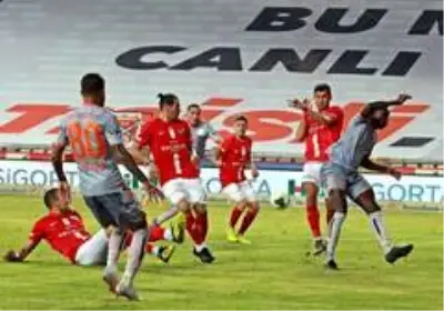Medipol Başakşehir deplasmanda Antalyasporu'u 2-0 mağlup etti Medipol Başakşehir deplasmanda Antalyasporu'u 2-0 mağlup etti