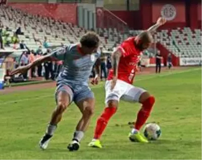 Medipol Başakşehir deplasmanda Antalyasporu'u 2-0 mağlup etti Medipol Başakşehir deplasmanda Antalyasporu'u 2-0 mağlup etti