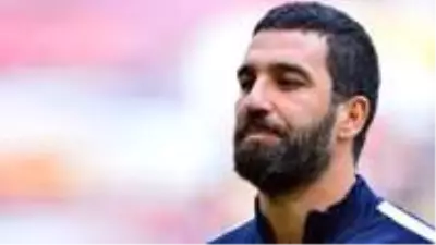 Milli futbolcu Arda Turan Galatasaray'a geri dönüyor Milli futbolcu Arda Turan Galatasaray'a geri dönüyor