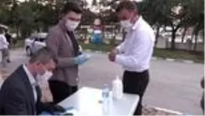 Şehit polisin kardeşi Kovid-19 tedbirleri altında düzenlenen düğünle evlendi