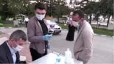 Şehit polisin kardeşi Kovid-19 tedbirleri altında düzenlenen düğünle evlendi