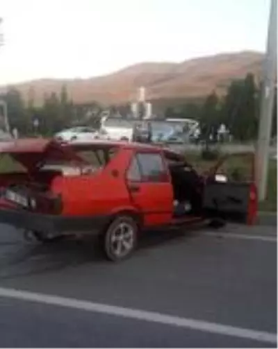 Sivas'ta iki otomobil çarpıştı: 2 ölü, 2 yaralı