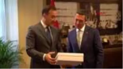 SPOR-Ali Koç'tan Silivri Belediye Başkanı Yılmaz'a hayırlı olsun ziyareti SPOR-Ali Koç'tan Silivri Belediye Başkanı Yılmaz'a hayırlı olsun ziyareti