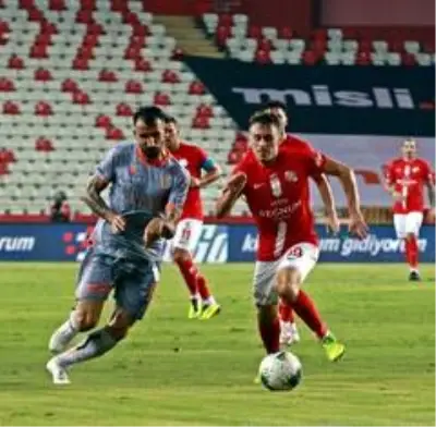 Süper Lig: Antalyaspor: 0 Medipol Başakşehir: 0 (İlk yarı) Süper Lig: Antalyaspor: 0 Medipol Başakşehir: 0 (İlk yarı)