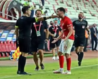 Süper Lig: Antalyaspor: 0 Medipol Başakşehir: 0 (İlk yarı) Süper Lig: Antalyaspor: 0 Medipol Başakşehir: 0 (İlk yarı)