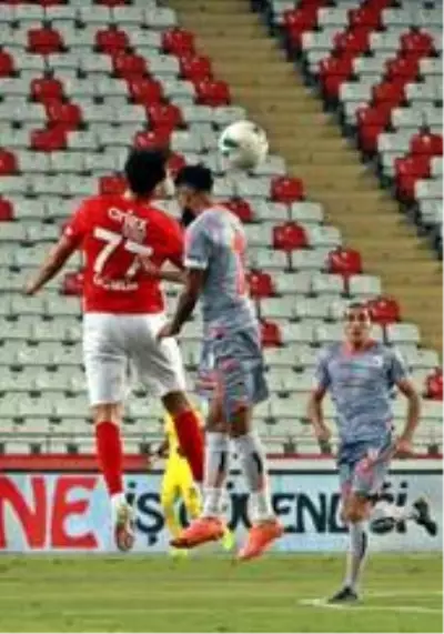 Süper Lig: Antalyaspor: 0 Medipol Başakşehir: 0 (İlk yarı) Süper Lig: Antalyaspor: 0 Medipol Başakşehir: 0 (İlk yarı)
