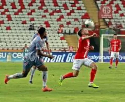 Süper Lig: Antalyaspor: 0 Medipol Başakşehir: 0 (İlk yarı) Süper Lig: Antalyaspor: 0 Medipol Başakşehir: 0 (İlk yarı)