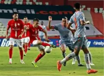 Süper Lig: Antalyaspor: 0 Medipol Başakşehir: 0 (İlk yarı) Süper Lig: Antalyaspor: 0 Medipol Başakşehir: 0 (İlk yarı)