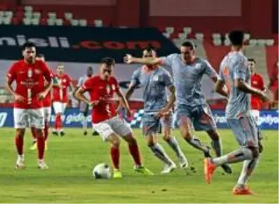 Süper Lig: Antalyaspor: 0 Medipol Başakşehir: 0 (İlk yarı) Süper Lig: Antalyaspor: 0 Medipol Başakşehir: 0 (İlk yarı)