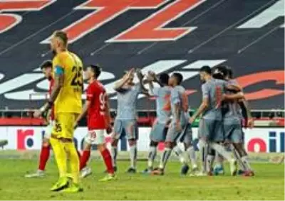 Süper Lig: Antalyaspor: 0 Medipol Başakşehir: 2 (Maç sonucu) Süper Lig: Antalyaspor: 0 Medipol Başakşehir: 2 (Maç sonucu)