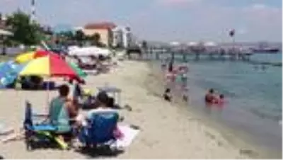 Tatilciler mavi bayraklı plajlarda denize girmenin keyfini yaşadı Tatilciler mavi bayraklı plajlarda denize girmenin keyfini yaşadı