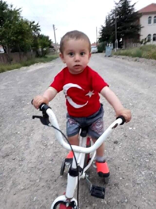 3 yaşındaki Alperen'in boğularak öldürüldüğü ilçede, şimdi de vicdansız bir anne 3 haftalık kız bebeğini boğarak öldürdü 3 yaşındaki Alperen'in boğularak öldürüldüğü ilçede, şimdi de vicdansız bir anne 3 haftalık kız bebeğini boğarak öldürdü