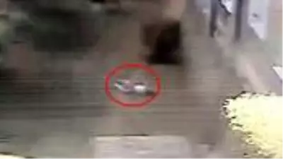 4 yaşındaki çocuğun 12'nci kattan düşme anı kamerada! İkizi de geçen yıl hayatını kaybetmiş 4 yaşındaki çocuğun 12'nci kattan düşme anı kamerada! İkizi de geçen yıl hayatını kaybetmiş