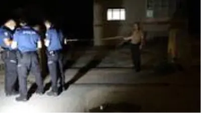 Ailesiyle birlikte evinde oturan şahıs başından vuruldu Ailesiyle birlikte evinde oturan şahıs başından vuruldu