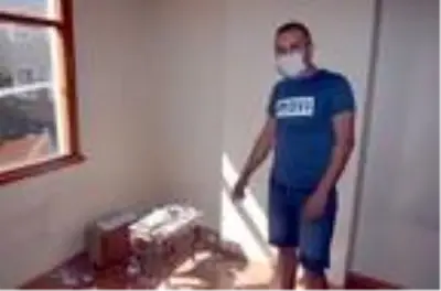 Avcılar'da 21 yıldan bu yana yıktırılamayan bina çöplük ve bağımlı yeri oldu