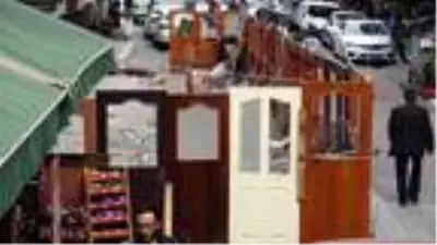 Avcılar'da 21 yıldan bu yana yıktırılamayan bina çöplük ve bağımlı yeri oldu Avcılar'da 21 yıldan bu yana yıktırılamayan bina çöplük ve bağımlı yeri oldu