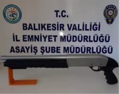 Balıkesir'de polisten silah operasyonu