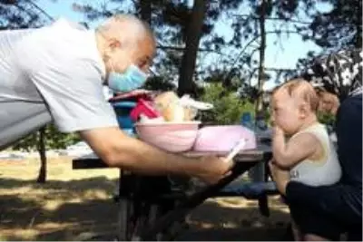 Başkan Büyükgöz'den piknik yapan vatandaşlara ziyaret Başkan Büyükgöz'den piknik yapan vatandaşlara ziyaret