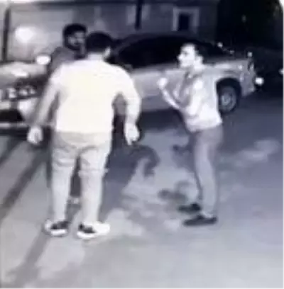 Polise ihbar edilen maganda, güvenlik görevlisini darp etti! O anlar güvenlik kamerasına yansıdı