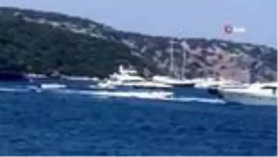 Çarpışan iki zodyak bottan birinin kaptanı denize düştü