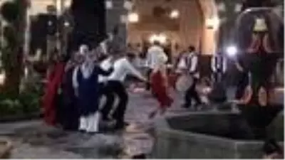 Vaka sayısında artış yaşanan 5 kentimizden biri olan Diyarbakır'da halk halaydan vazgeçmiyor Vaka sayısında artış yaşanan 5 kentimizden biri olan Diyarbakır'da halk halaydan vazgeçmiyor