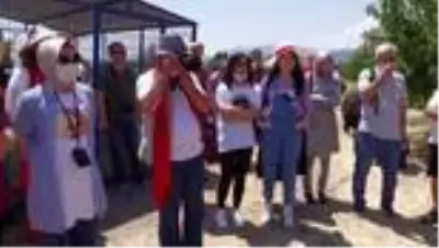 Fotoğraf tutkunları, Sultandağı'ndaki kiraz bahçelerindeki buluştu