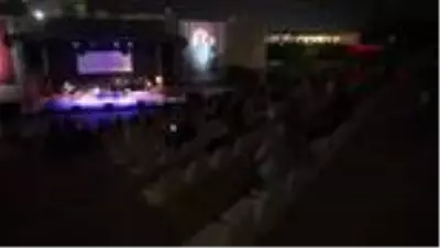 Hakan Aysev ile Funda Uyanık'tan büyüleyen konser Hakan Aysev ile Funda Uyanık'tan büyüleyen konser