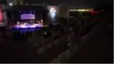 Hakan Aysev ile Funda Uyanık'tan büyüleyen konser Hakan Aysev ile Funda Uyanık'tan büyüleyen konser