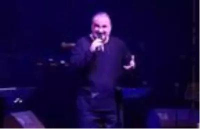 Hakan Aysev ile Funda Uyanık'tan büyüleyen konser Hakan Aysev ile Funda Uyanık'tan büyüleyen konser