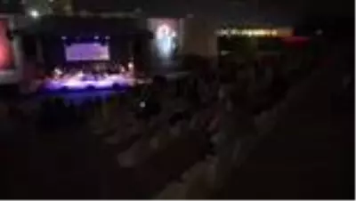 Hakan Aysev ile Funda Uyanık'tan büyüleyen konser Hakan Aysev ile Funda Uyanık'tan büyüleyen konser