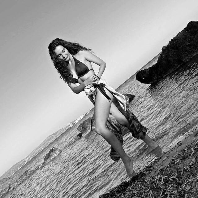 Hercai'nin yıldızı Ebru Şahin, bikinili pozlarıyla nefes kesti Hercai'nin yıldızı Ebru Şahin, bikinili pozlarıyla nefes kesti
