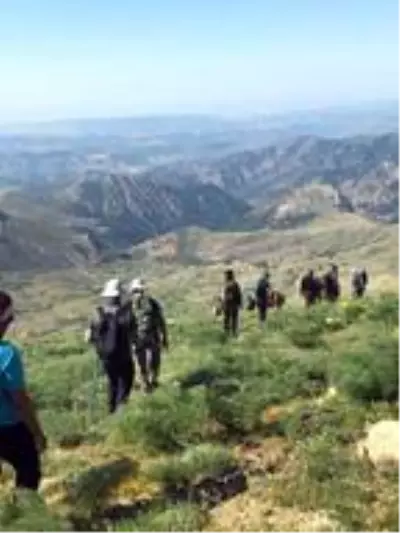 Huzur ortamına dikkat çekmek için dağcılar Sülbüs dağına tırmandı Huzur ortamına dikkat çekmek için dağcılar Sülbüs dağına tırmandı