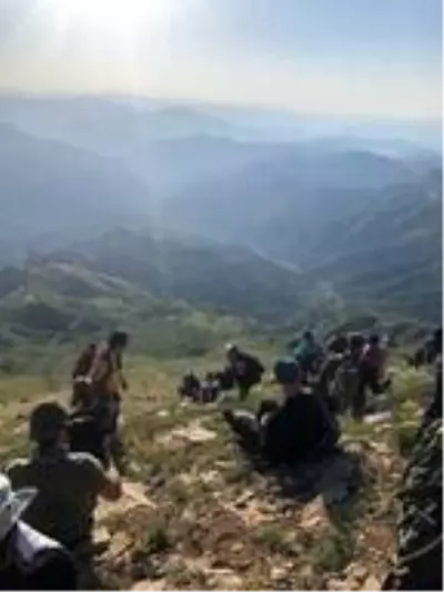 Huzur ortamına dikkat çekmek için dağcılar Sülbüs dağına tırmandı Huzur ortamına dikkat çekmek için dağcılar Sülbüs dağına tırmandı