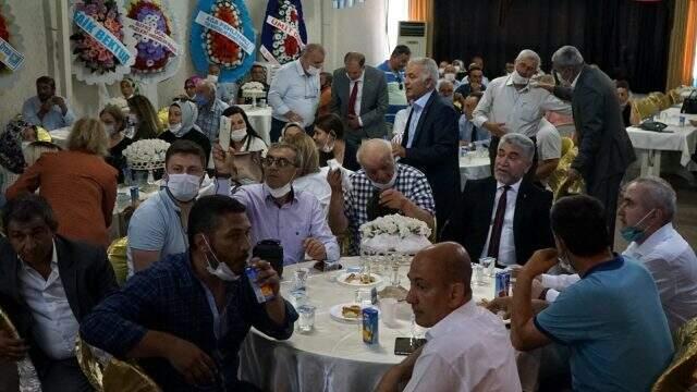 İYİ Parti'nin 2. Olağan Kongresi'nde partililer sosyal mesafe kuralını hiçe saydı İYİ Parti'nin 2. Olağan Kongresi'nde partililer sosyal mesafe kuralını hiçe saydı