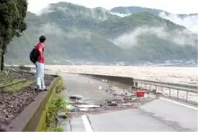 Japonya'daki sel felaketinde 16 kişi hayatını kaybetti, 13 kişi kayıp