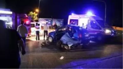 Manisa'da otomobil ile motosiklet çarpıştı: 1 ölü, 3 yaralı Manisa'da otomobil ile motosiklet çarpıştı: 1 ölü, 3 yaralı