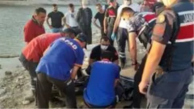 Son dakika haber: Serinlemek için baraj gölüne giren gencin cansız bedenine ulaşıldı Son dakika haber: Serinlemek için baraj gölüne giren gencin cansız bedenine ulaşıldı