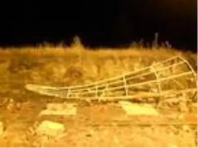 Şiddetli fırtına cami minaresini devirdi Şiddetli fırtına cami minaresini devirdi